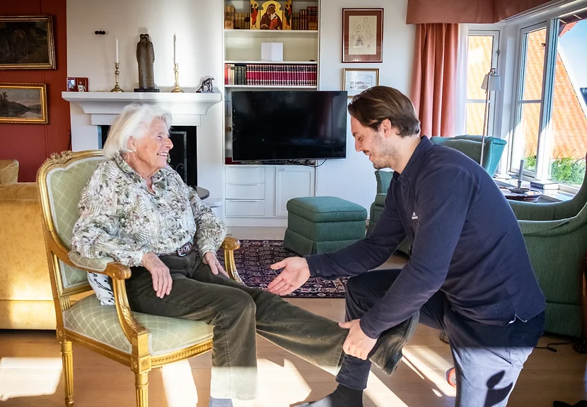 Hjemmefysioterapeuten i Trondheim behandler og rehabiliterer der du er.